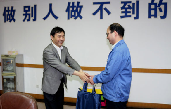 2015年5月12日，溧陽(yáng)市總工會(huì)領(lǐng)導(dǎo)到上上電纜慰問(wèn)勞動(dòng)模范